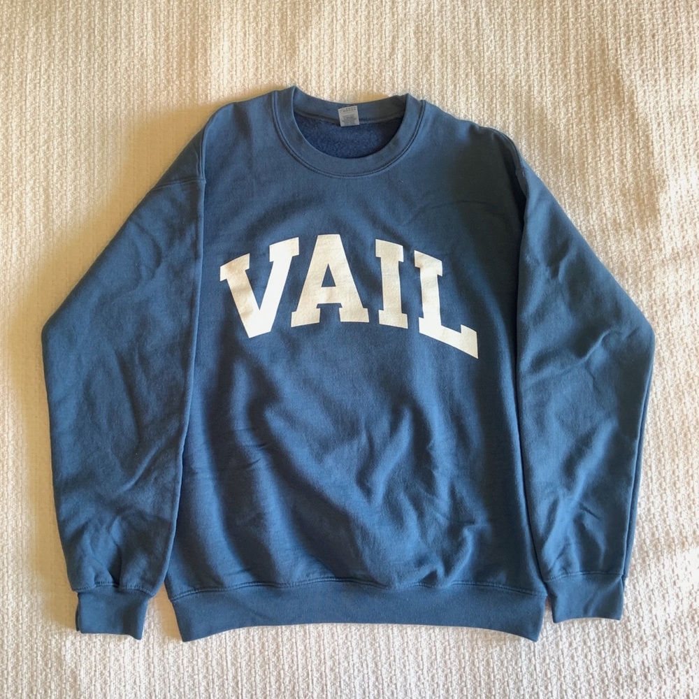 NWOT Vail sweatshirt!!💙💙